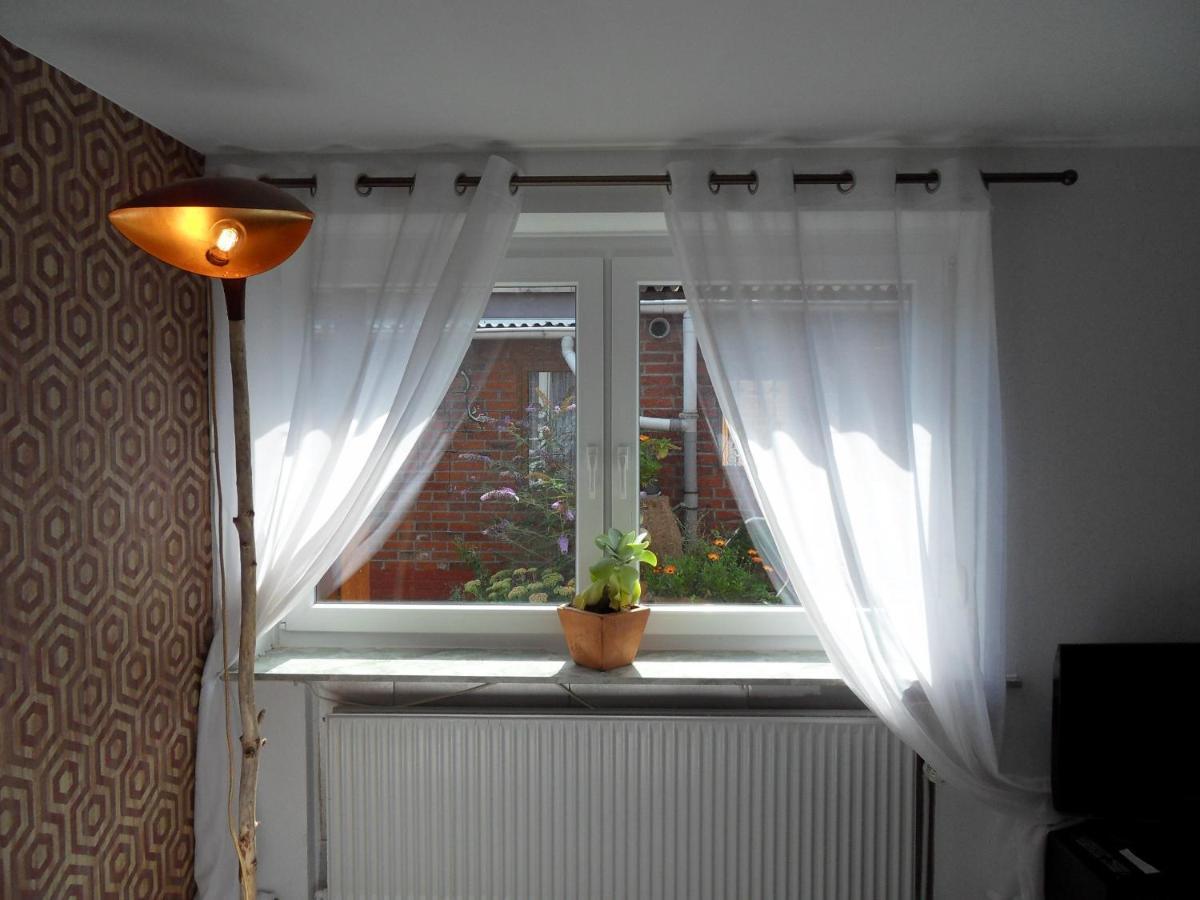 Privartzimmer 'Ausfahrt Freihalten' Husum  Exteriér fotografie