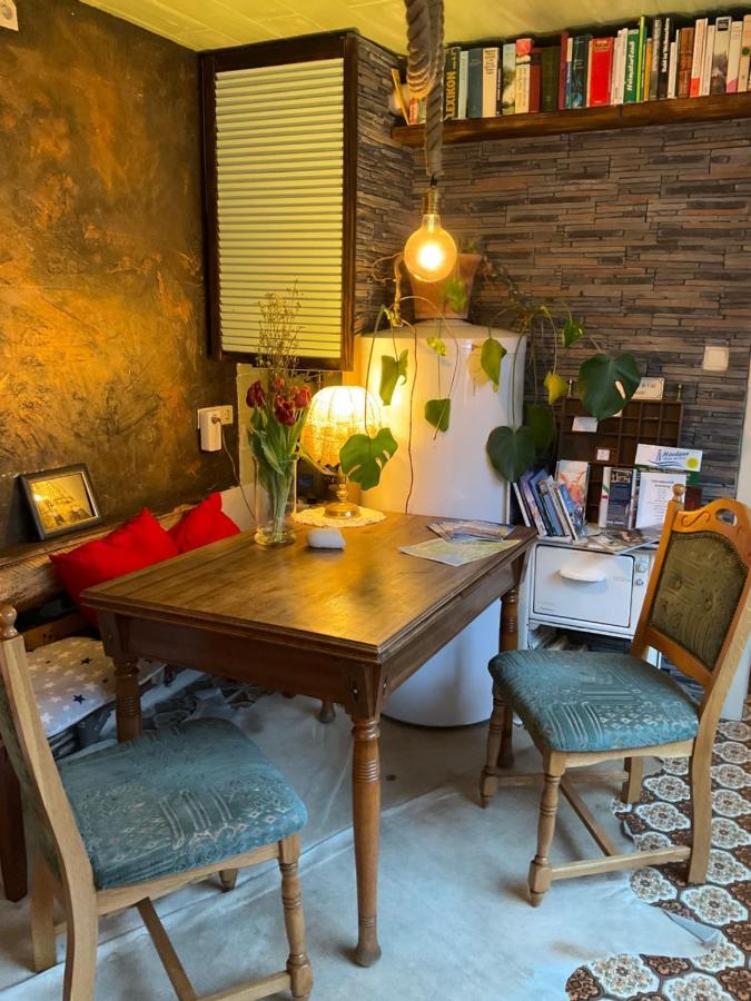 Privartzimmer 'Ausfahrt Freihalten' Husum  Exteriér fotografie