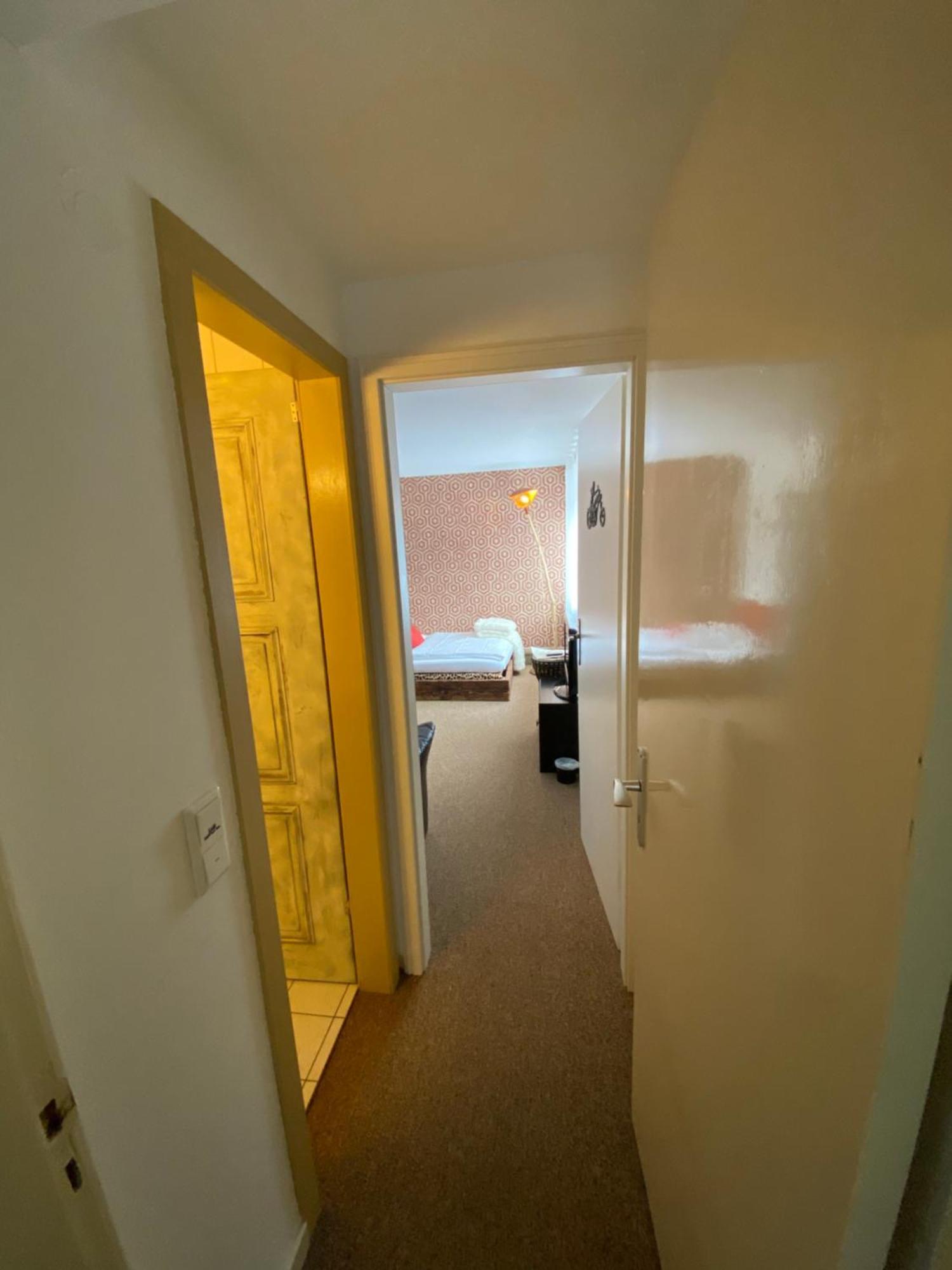 Privartzimmer 'Ausfahrt Freihalten' Husum  Exteriér fotografie