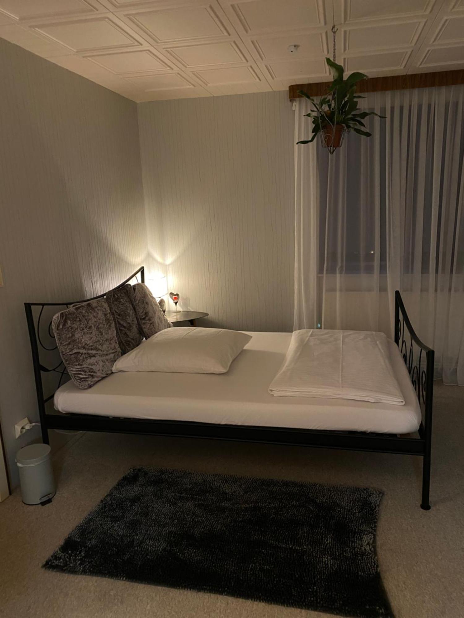 Privartzimmer 'Ausfahrt Freihalten' Husum  Exteriér fotografie