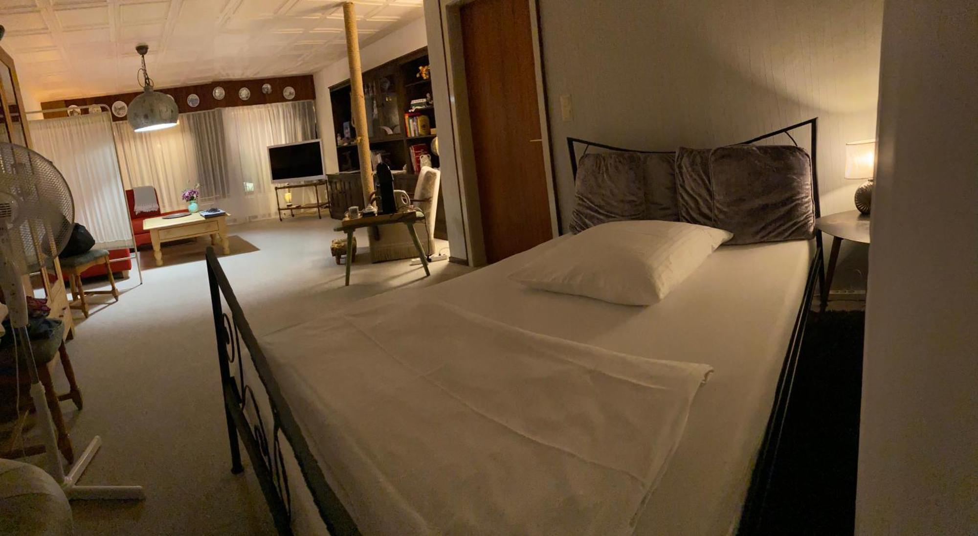 Privartzimmer 'Ausfahrt Freihalten' Husum  Exteriér fotografie