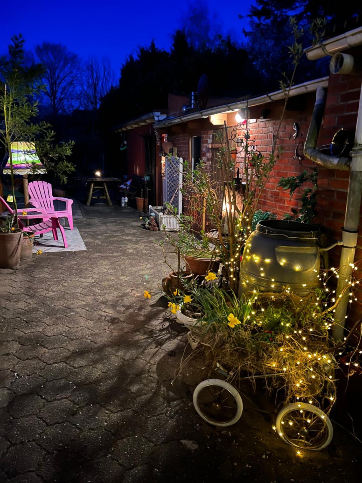 Privartzimmer 'Ausfahrt Freihalten' Husum  Exteriér fotografie