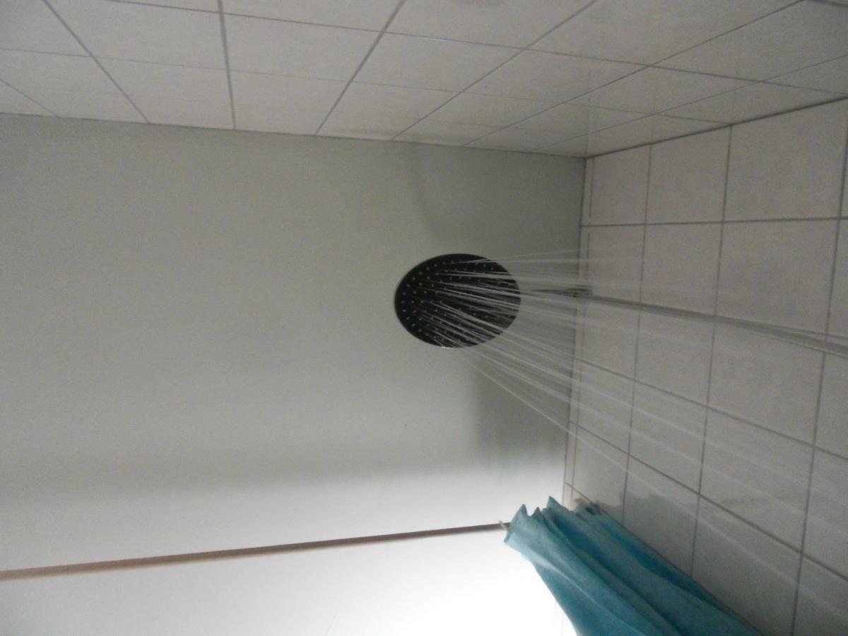 Privartzimmer 'Ausfahrt Freihalten' Husum  Exteriér fotografie